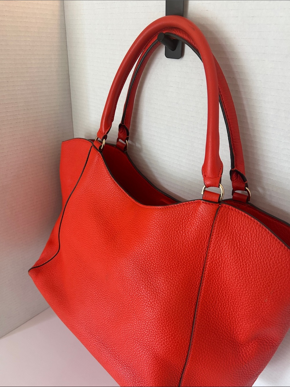 Tory Burch Bombe T East/West
Tote, red/orange (coral) - Picture 13 of 17